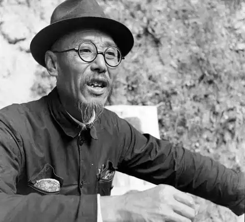 小胡子,圆眼镜民国的算命先生,浓浓的江湖气息