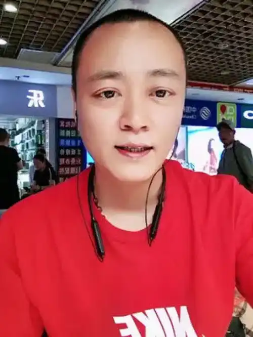 一个男人的文化在高高不过善良,一个女人的容貌再美美不过心灵,男人也好,女人也罢,要有一颗菩萨的心,怎么开心怎么活
