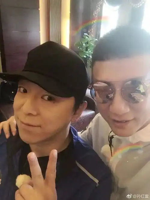 孙红雷微博晒了张黄渤的照片,黄渤回了4个字网友笑喷了
