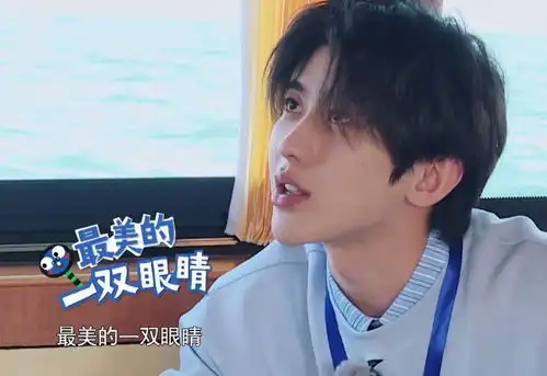 蔡徐坤在争取编辑职位时,谁注意他身后成毅的举动暴露真实人设
