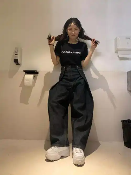 细长丹凤眼,大胆泳装吸睛,好身材却无法掩盖金靖悲惨身世
