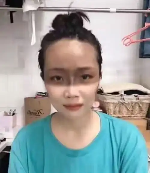 搞笑gif看着没结婚之前老婆去泰国旅游时的照片我陷入了深思
