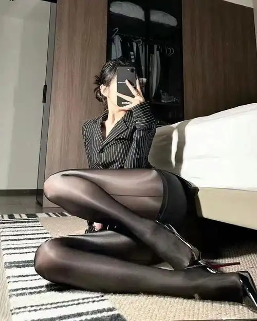 一些搞笑的神回复你们要的黑丝来了
