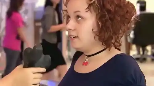 国外恶搞美女寄快递却被熊孩子整蛊,结局让人想不到
