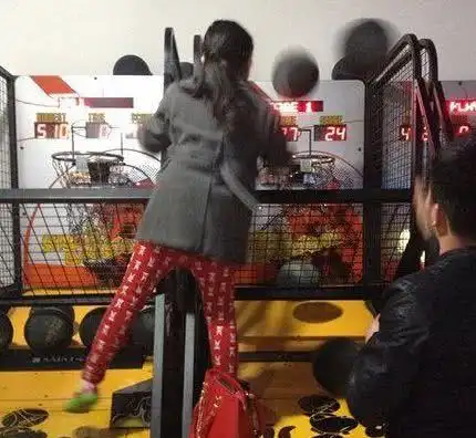 搞笑图片大哥生病了就回家了,别钓鱼了
