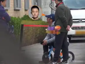 攀登者杀青吴京回家当奶爸,与爸爸聊天画风搞笑,儿子骑车萌