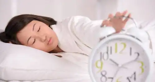 睡太久会变笨不同年龄的人,睡多久最合适要严格要求自己
