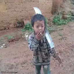 搞笑图片妹子喝醉了,好心小哥送他回家
