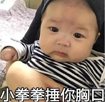 幽默笑话,和老婆在朋友家吃饭,回去路上下大雨,两个人撑一把伞
