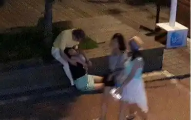 青岛醉酒女子疑遭路过3男子轮流猥亵