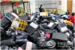 双十一快递揽收进入高峰期快递小哥很忙
