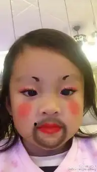贾乃亮玩p图软件女儿甜馨变海盗船长图
