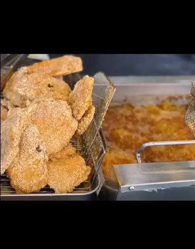 林依轮五一出游打卡网红服务区,晒出n多美食看饿网友

