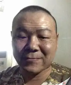 岳云鹏在女儿跟前也玩表情包,当初玩拼图的小女孩已经这么大了
