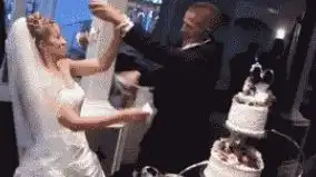 爆笑gif学姐为什么要买这么长的一根黄瓜呢
