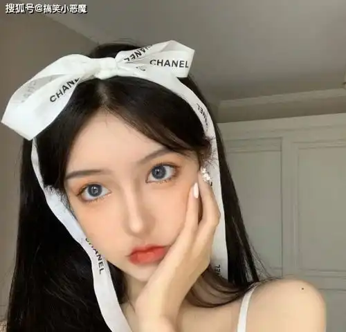 搞笑gif趣图后坐力好大,妹子你还好吧
