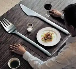 如何优雅地吃西餐
