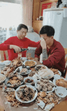 gif搞笑趣图我喝酒,我喝酒,你这样玩相当于耍赖啊

