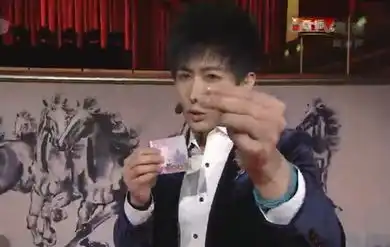 魔术师yif魔术疑穿帮网友直指撸面包
