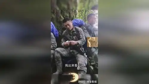 边防战士看着家人照片,就当团聚,感觉他们始终跟我在一起

