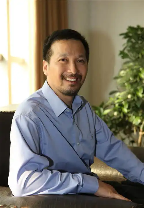 浙江男子25年只钻研一种产品,如今身价四百亿,产品名字家喻户晓
