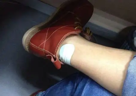 穿大一号还是小一号的鞋容易磨脚呢
