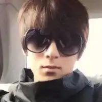 戴墨镜帅哥头像真实