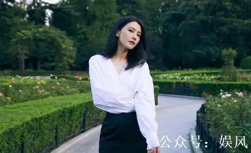 张小斐掐点为贾玲庆生真用心,贾玲穿薄纱裙变最美寿星,稳站c位
