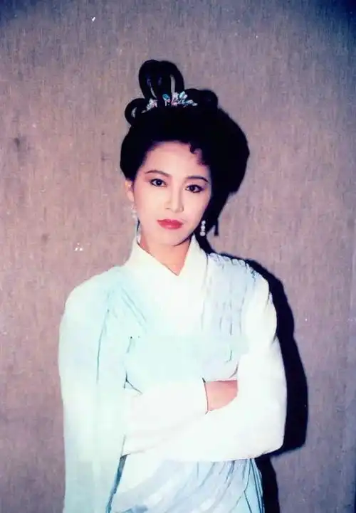 30年前的港剧日月神剑,虽然特效技术渣,美女却都是高颜值
