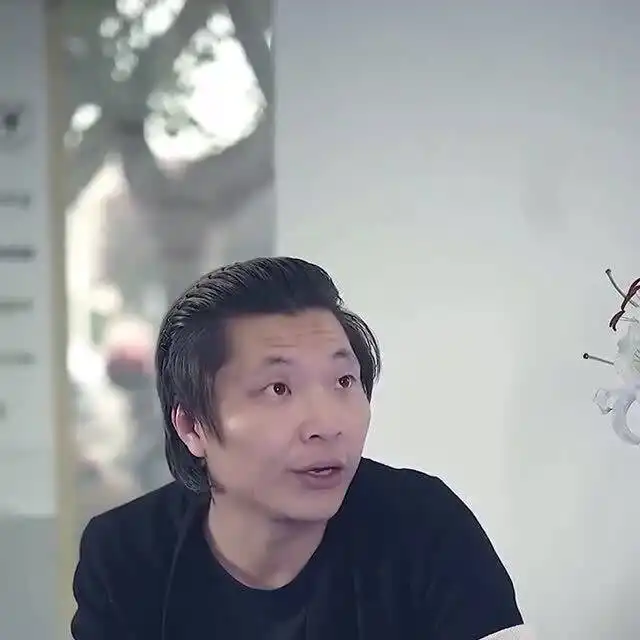 这个男的,穷到什么地步了,30元钱就想买一部手机
