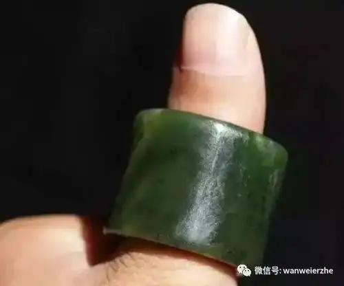 男人适合戴文玩戒指吗当然,讲究还很多
