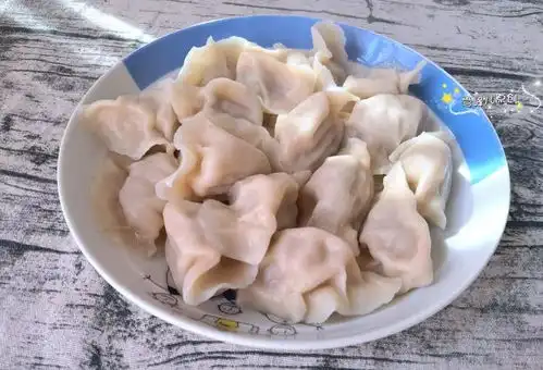 明日七月十五,再忙也要记得吃1样,做2事,吉祥安康寓意好饺子馅吃饺子牛肉馅包饺子七月半饺子皮中元节与盂兰盆节网易订阅
