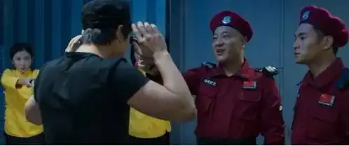 赵四文松携手上演父子档,东北派f4爆笑魔性追凶
