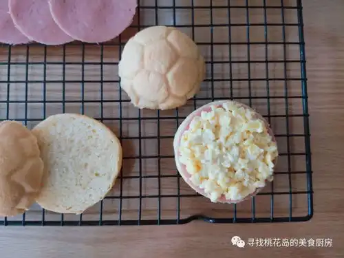 自制迷你足球汉堡,外形可爱,营养丰富味道好,孩子特喜欢
