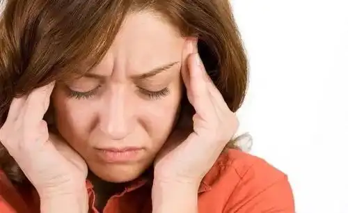 头疼难忍让人发疯,注意这些因素才能避免头疼

