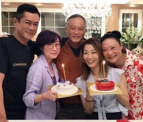 杜琪峰奢华豪宅设宴,为郑秀文庆49岁生日,古天乐到场许志安缺席
