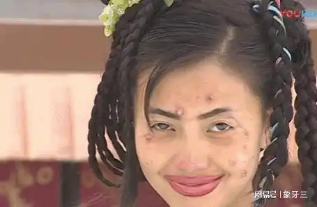 别以为脸上抹灰就是丑女了,论放得下身段,这9位才是扮丑教科书
