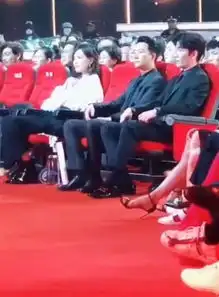 晋嫣夫妇同台出席活动,罗晋被点名获奖后,一旁唐嫣表情成亮点