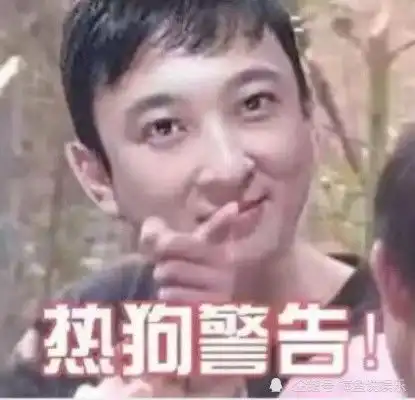 王思聪风波后首现身,路边抽烟与友人畅聊,似乎不受孙一宁影响
