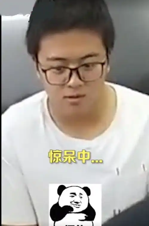高中物理老师上课表演徒手劈砖,学生表情亮了,学习兴趣高涨
