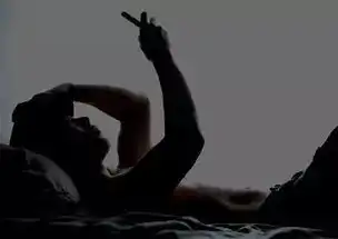 每天上床后做这件事,20岁小伙子得了脑萎缩千万别再这样了...
