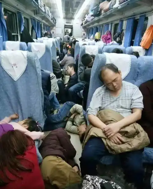 开心一刻笑话介绍男友给闺蜜认识,约在地铁站