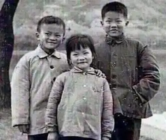王思聪又搞事,公开怼马爸爸
