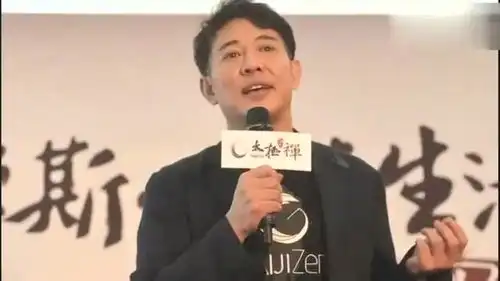 功夫巨星李连杰全家福,神秘妻子罕见亮相,28岁女儿青春貌美
