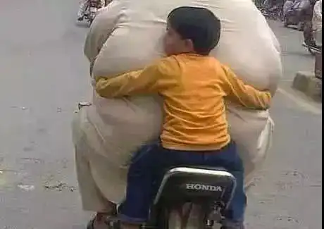这个腰我实在是搂不住呀可怜的娃啊
