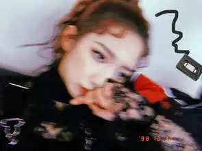 孟美岐晒火箭少女万圣节照与导师张杰一起扮鬼脸
