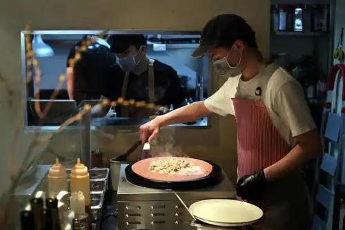 美食打卡享生活,寻味魔都提升上海假期餐饮消费
