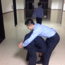 搞笑gif趣图家里的米不多了,只能多几天的分量来吃