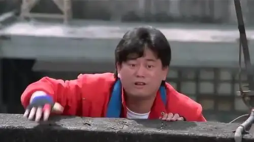 一部经典喜剧片,陈百祥以为是打劫不料是来索命的,太搞笑了
