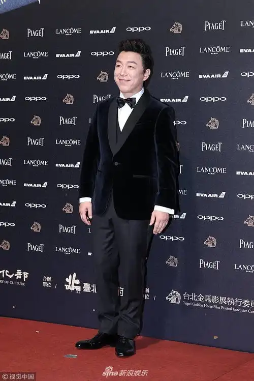 组图黄渤耍宝亮相金马奖时隔8年能否再次登顶影帝
